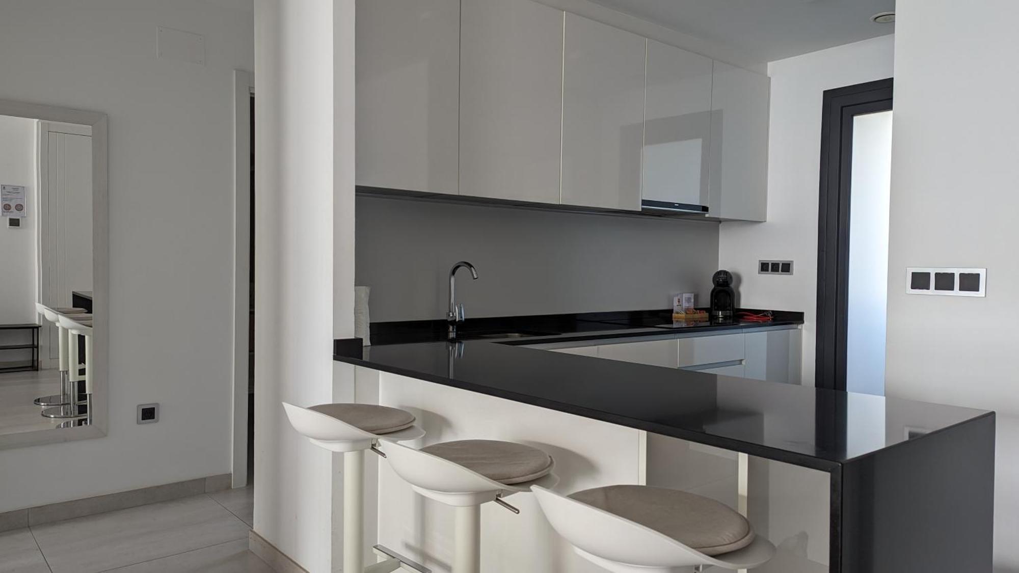 Sunset Waves Sea View Apartments เบนิดอร์ม ภายนอก รูปภาพ